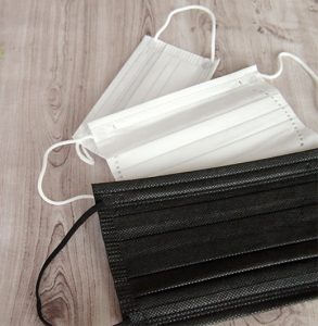 「喪服には黒マスクを着用」のヘンテコマナー